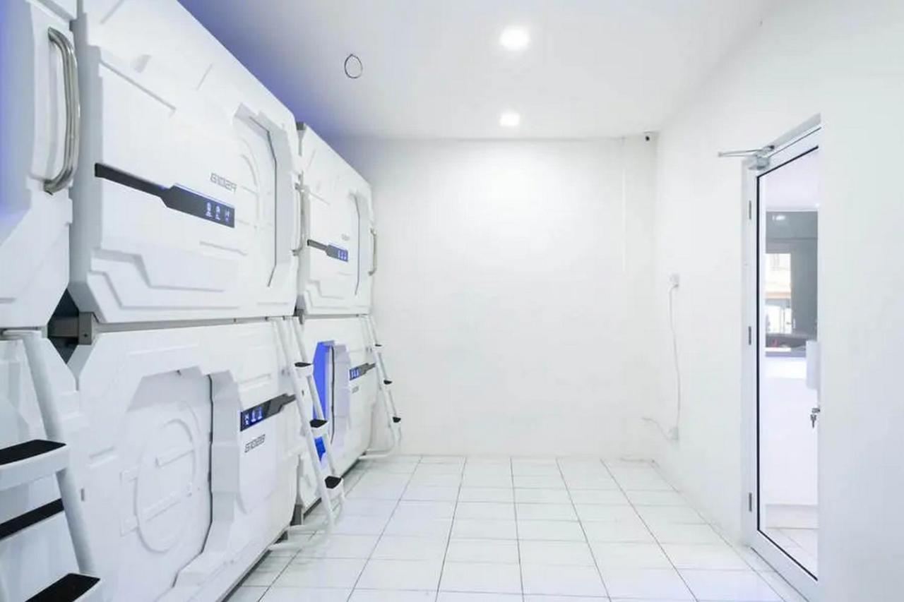 Reddoorz Hostel Near Taman Puring Джакарта Экстерьер фото
